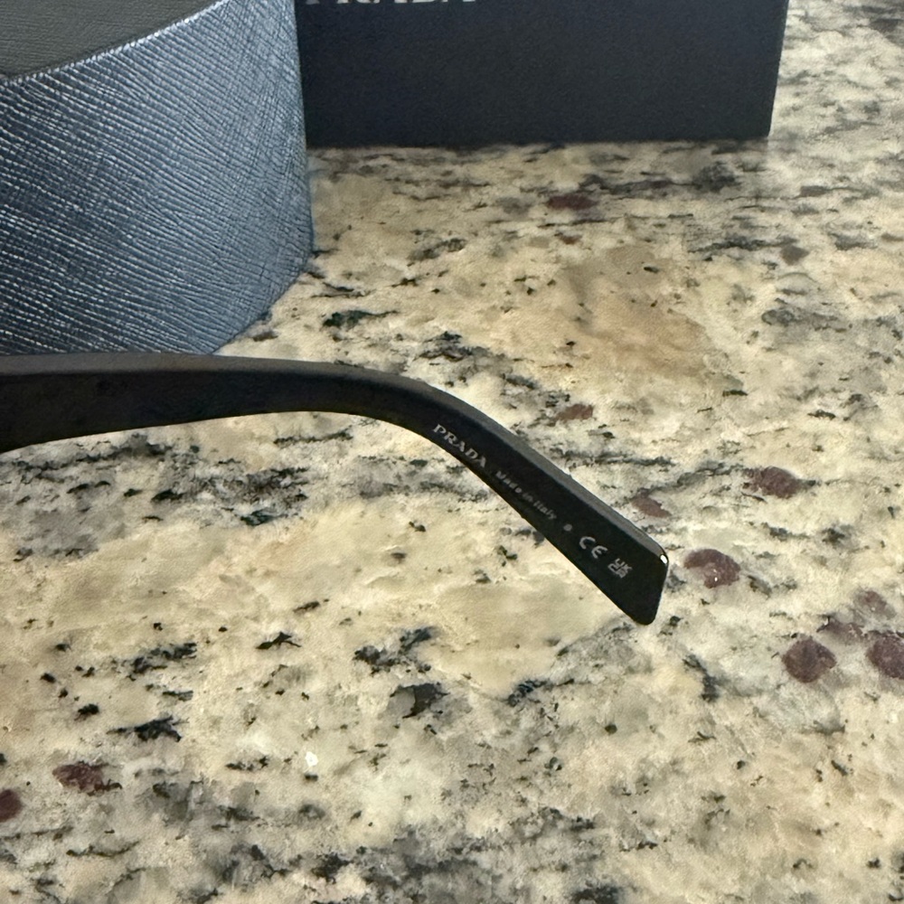 Prada Black Sunglasses with Geometric Frame - Picture 4 of 4